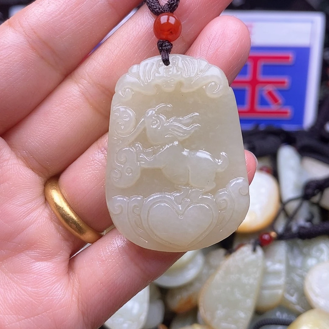 颈饰未镶嵌和田玉