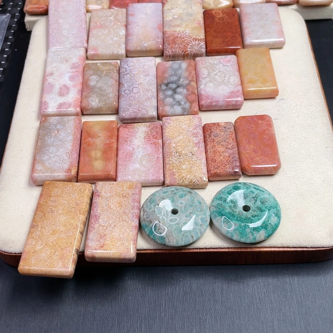 【闪购商品】未镶嵌吊坠(赠链)硅化玉舞**语