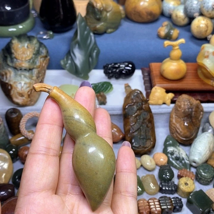 岫岩河磨玉（透闪石质玉）未镶嵌把件