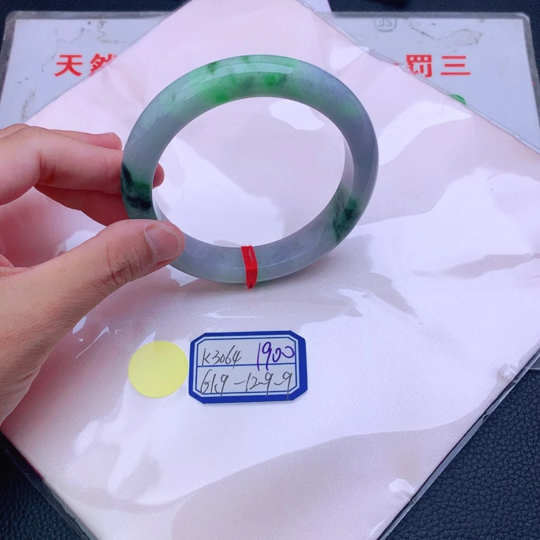 翡翠手镯未镶嵌翡翠