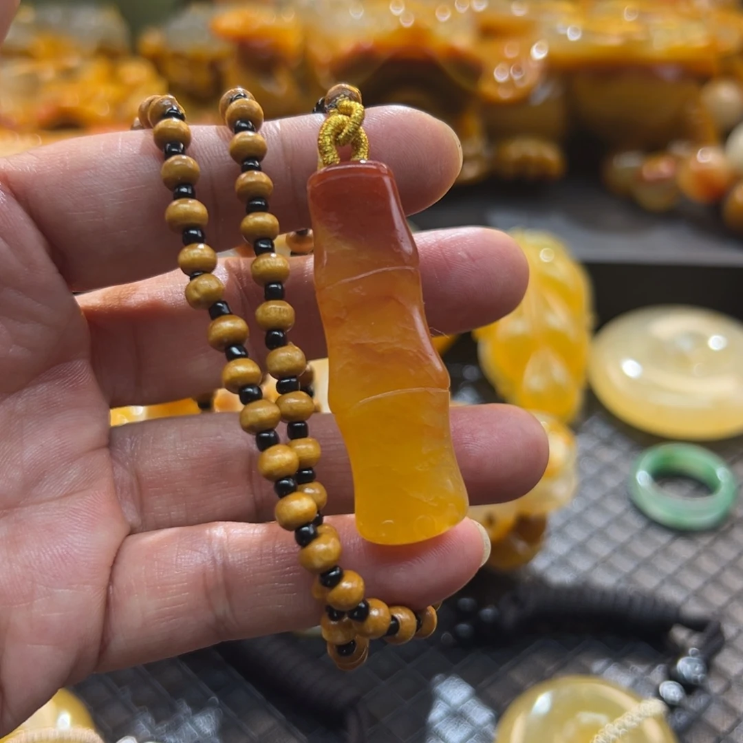 颈饰未镶嵌石英质玉