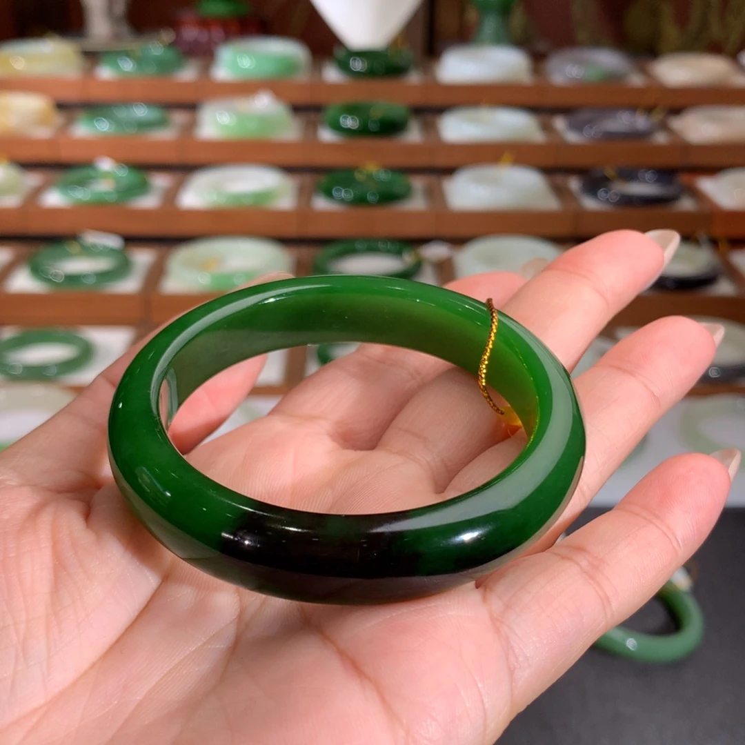 和田玉未镶嵌手镯高品毕业辣绿红皮俄七