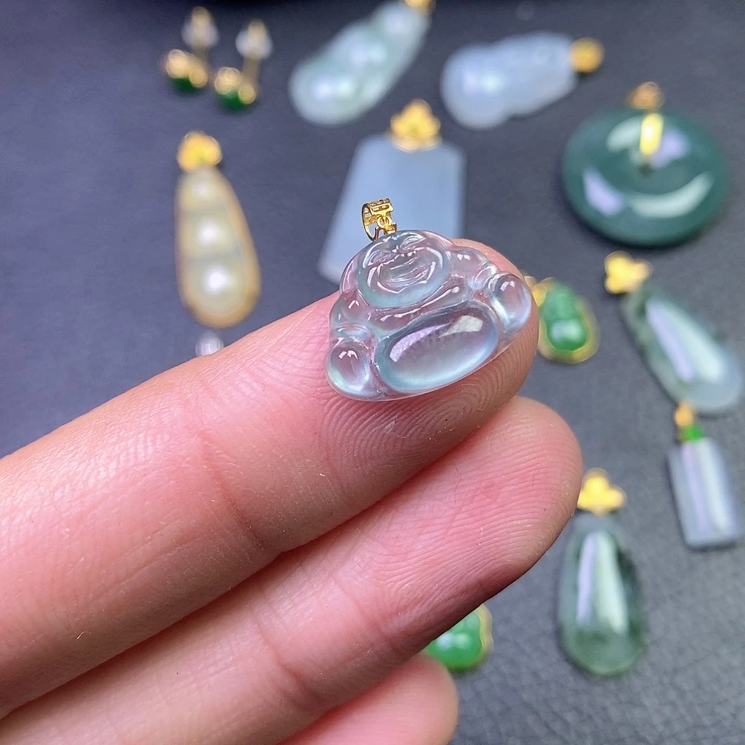 颈饰18K金镶嵌翡翠