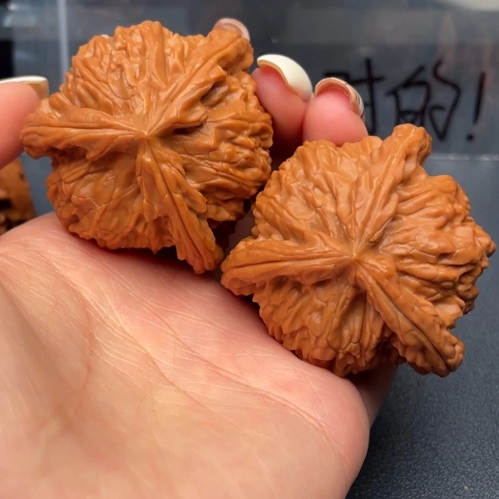 明***烨文玩核桃吊坠白狮子