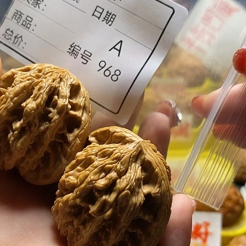 字***逢桃核吊坠自产自销……