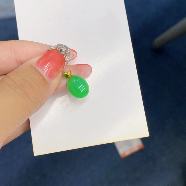 颈饰18K金镶嵌翡翠天然翡翠