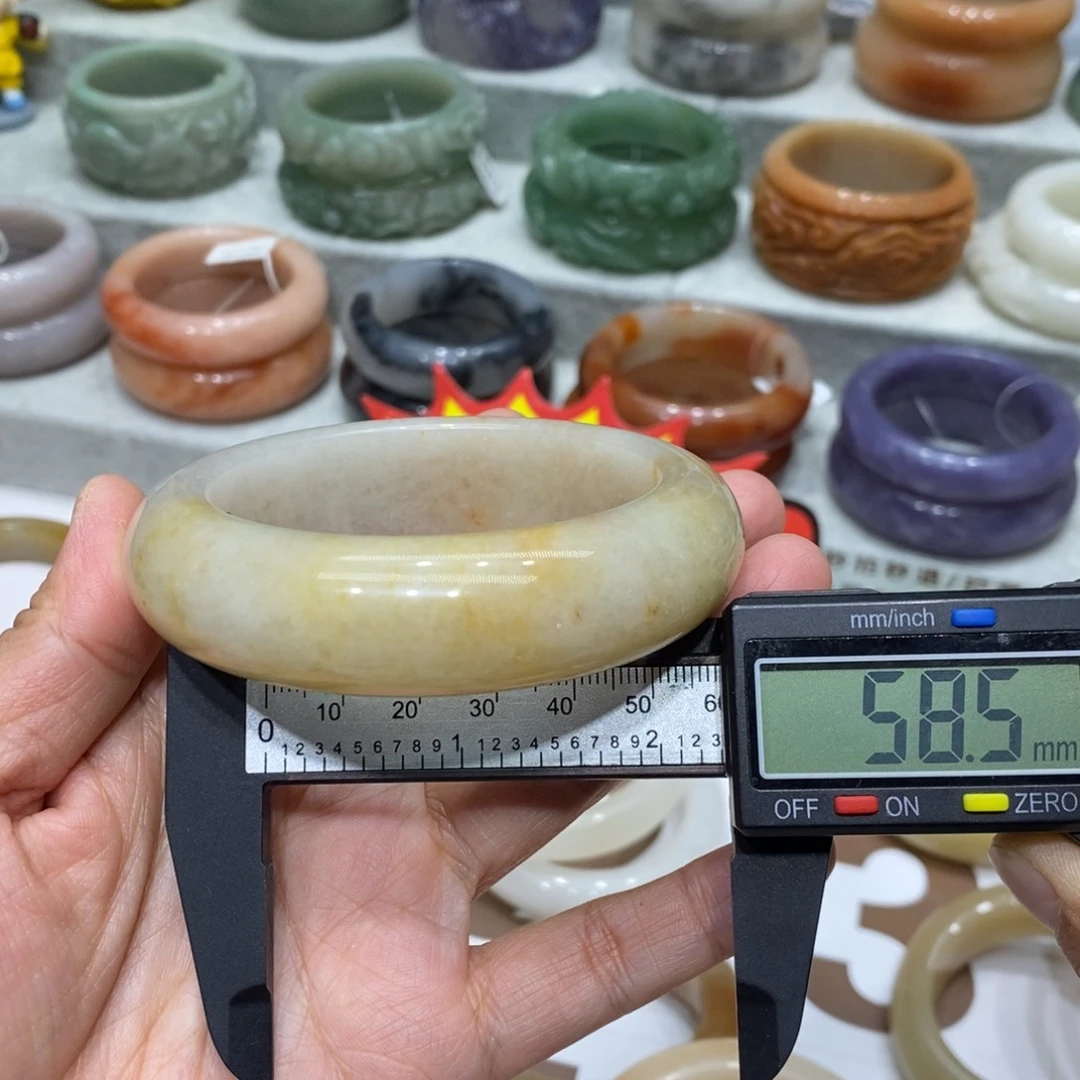 石英岩玉未镶嵌手镯