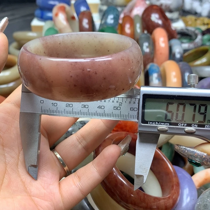 未镶嵌手镯石英质玉