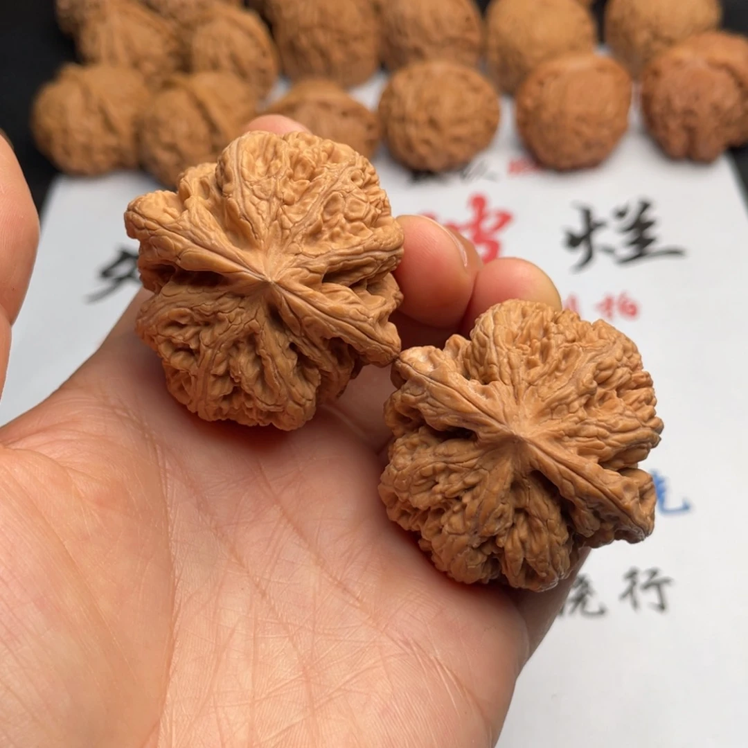文玩核桃吊坠404。43粗筋