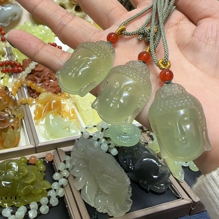 未镶嵌蛇纹石玉吊坠