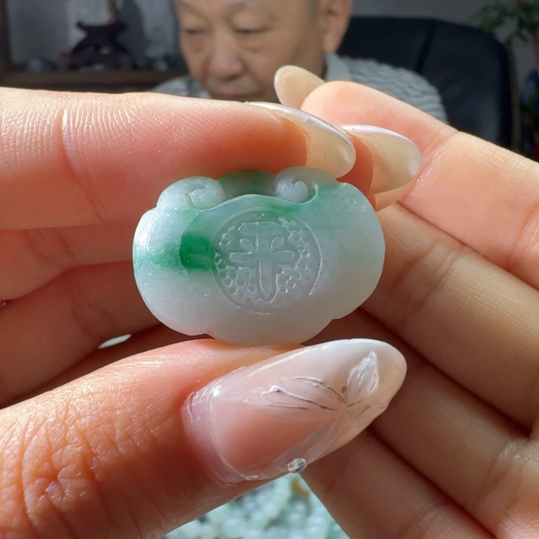 定制翡翠未镶嵌平安锁