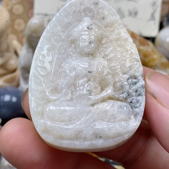 颈饰未镶嵌硅化珊瑚（珊瑚玉）有瑕