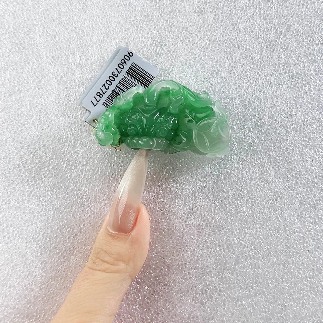 石英质玉未镶嵌颈饰