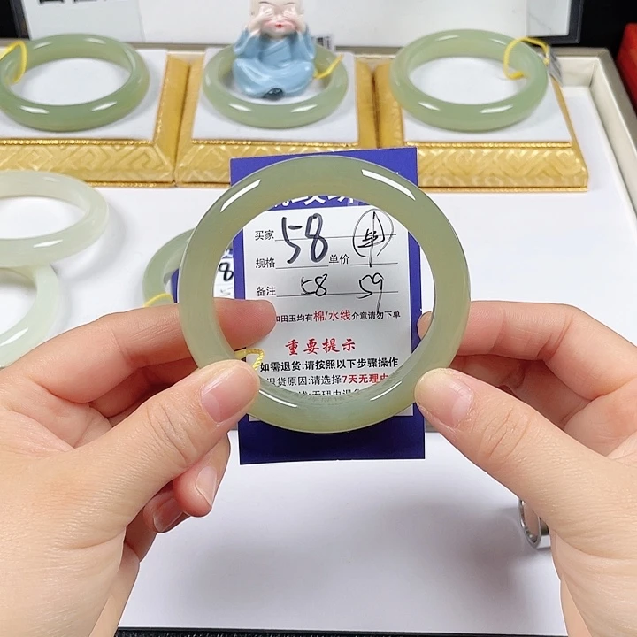 和田玉未镶嵌手镯