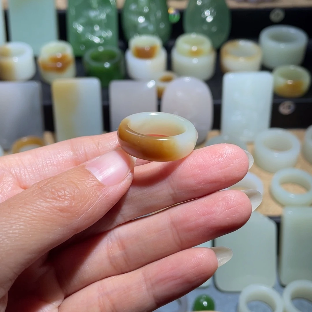 和田玉未镶嵌戒指