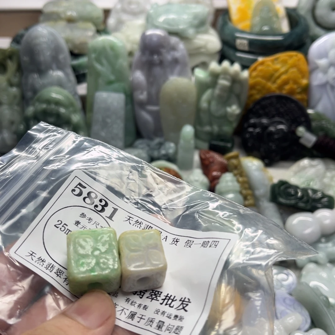 翡翠未镶嵌吊坠(不含链)5831