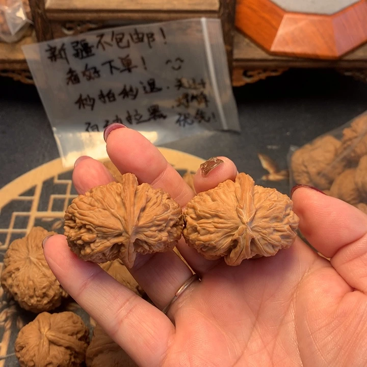 @***生文玩核桃把件白狮子