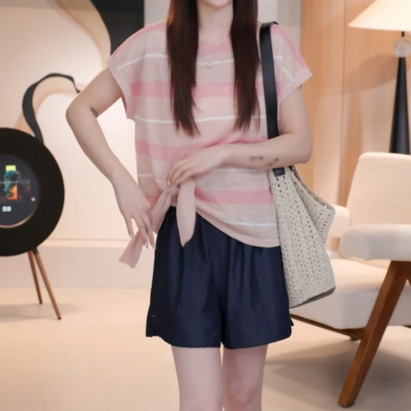 宽松慵懒风后背镂空纽扣撞色条纹针织衫+百搭显瘦短裤LK2503437