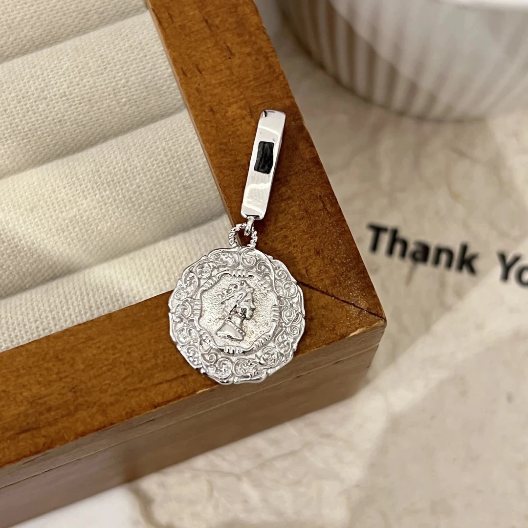 吊坠925银 《银调复古》轻奢简约时尚个性女皇牌雕刻纯银吊坠