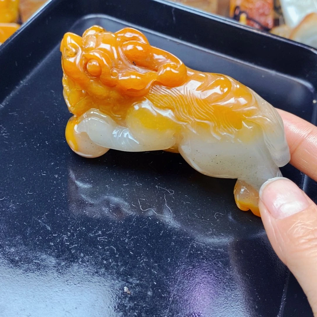 未镶嵌石英质玉（黄龙玉）颈饰