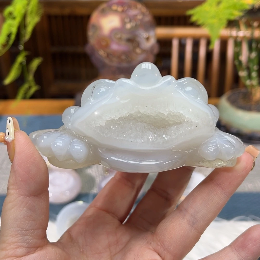 未镶嵌水晶大型摆件（非配饰）向****?