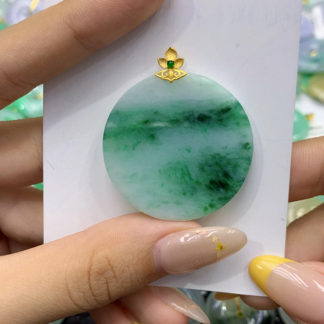 翡翠18K金镶嵌颈饰