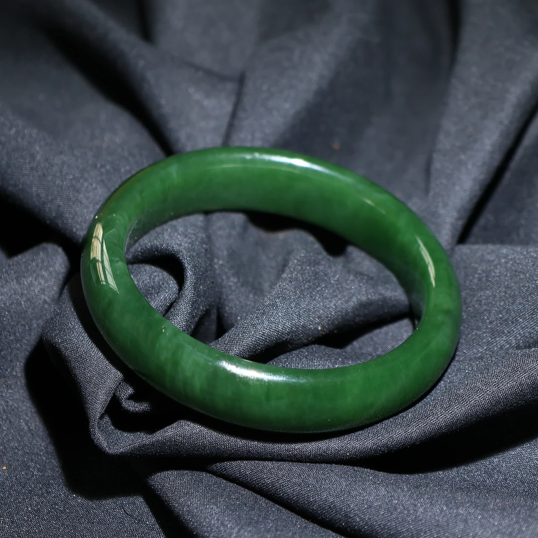 【小胖说玉·一物一拍】天然和田玉碧玉高货辣阳绿宽胎无黑点手镯