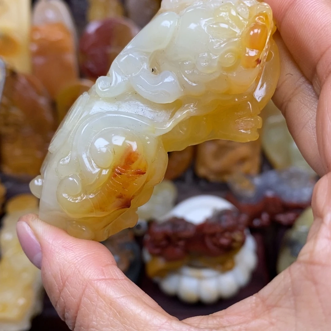 石英质玉（黄龙玉）颈饰未镶嵌