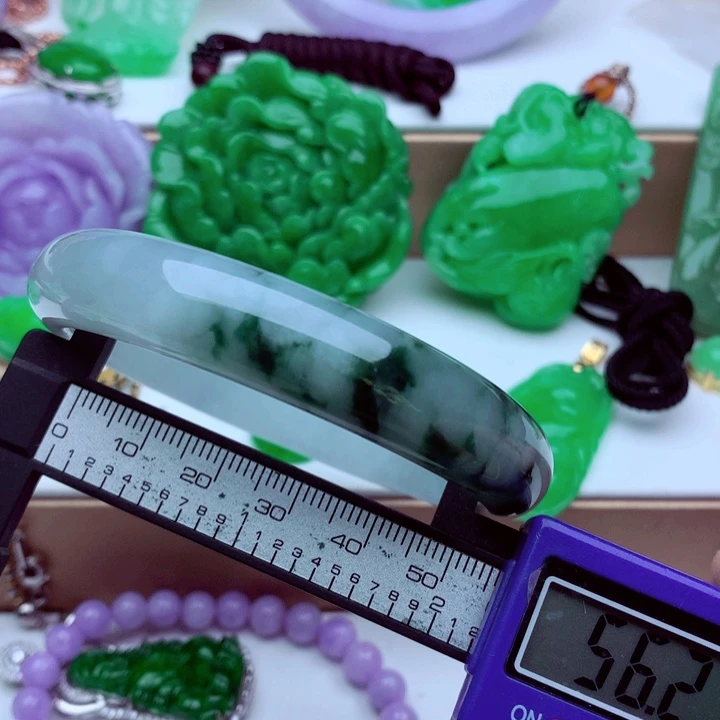 翡翠未镶嵌手镯…．．