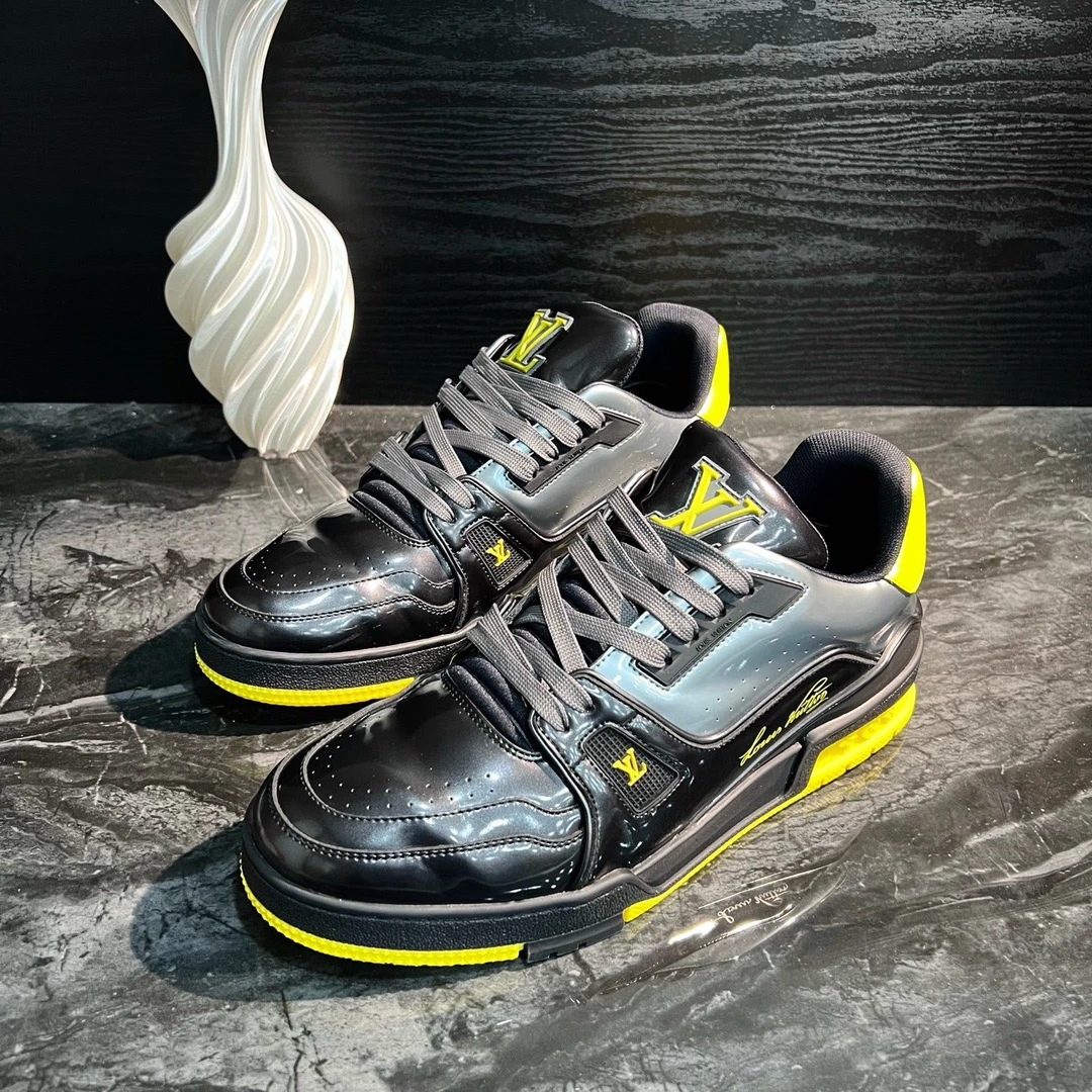 99新 LouisVuitton/路易威登 1687/41码/蝙蝠侠漆面Trainer板鞋