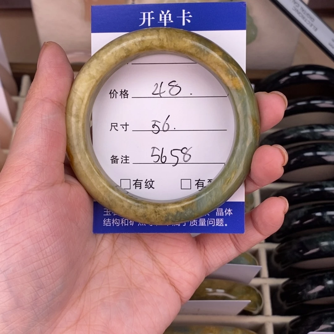 蛇纹石玉手镯未镶嵌