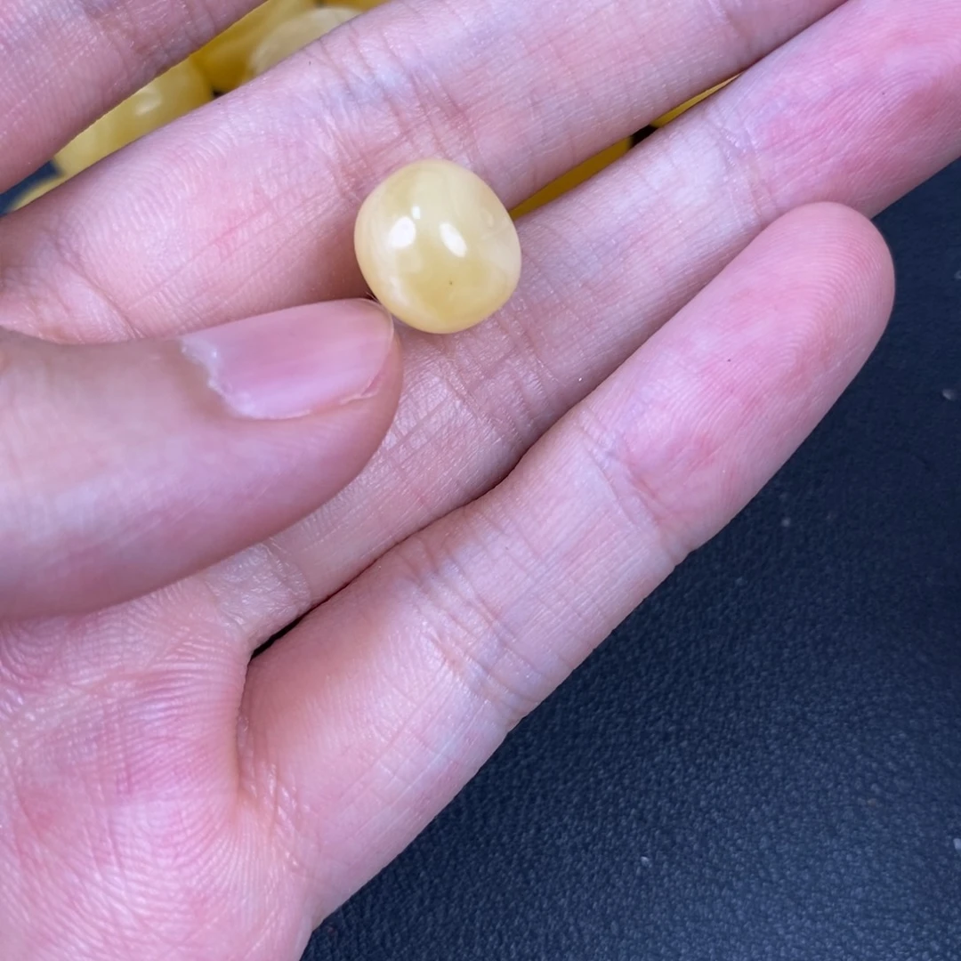 未镶嵌琥珀裸石微瑕9