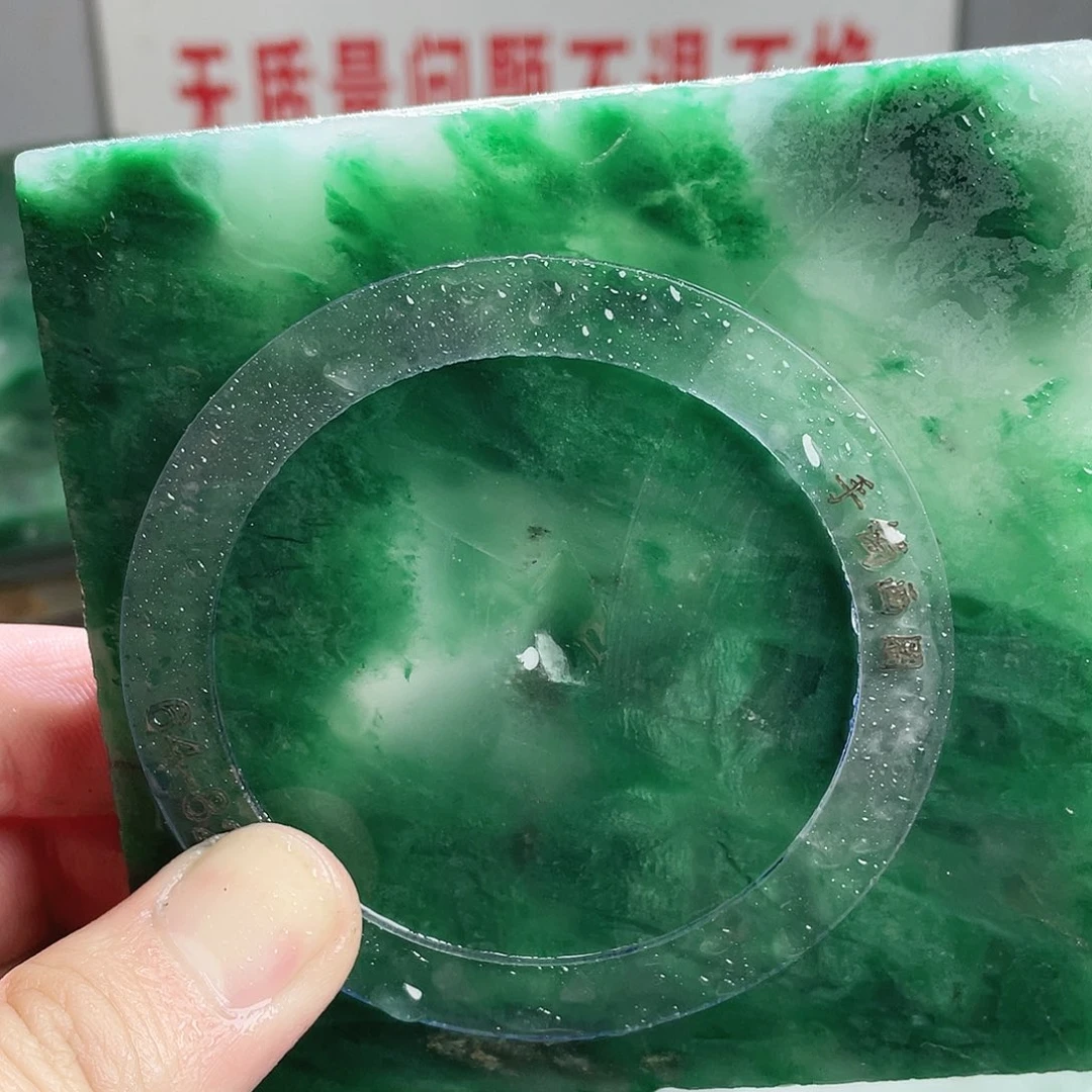 丽***人定制石英质玉（非洲翠）