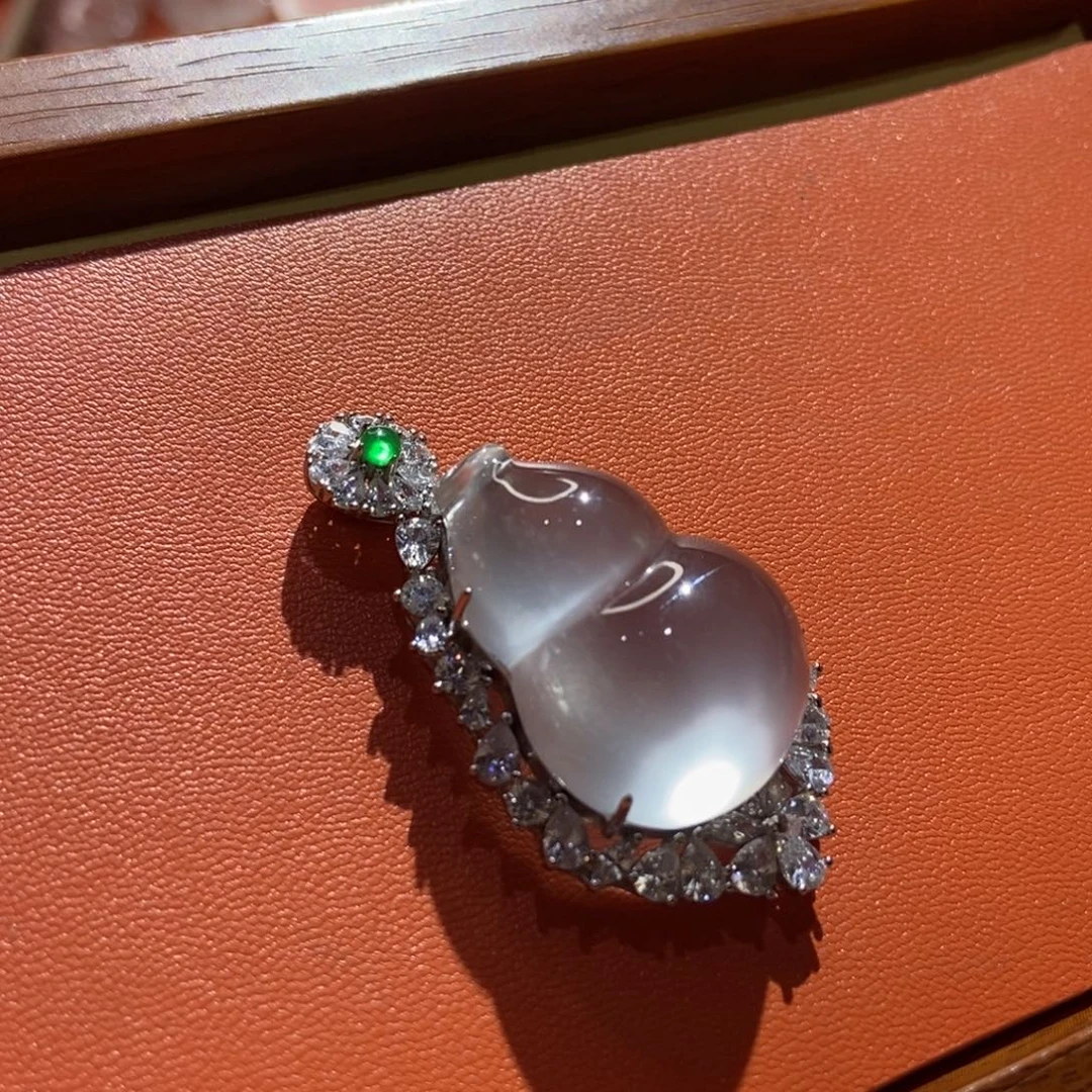 自***光石英质玉银S925镶嵌颈饰