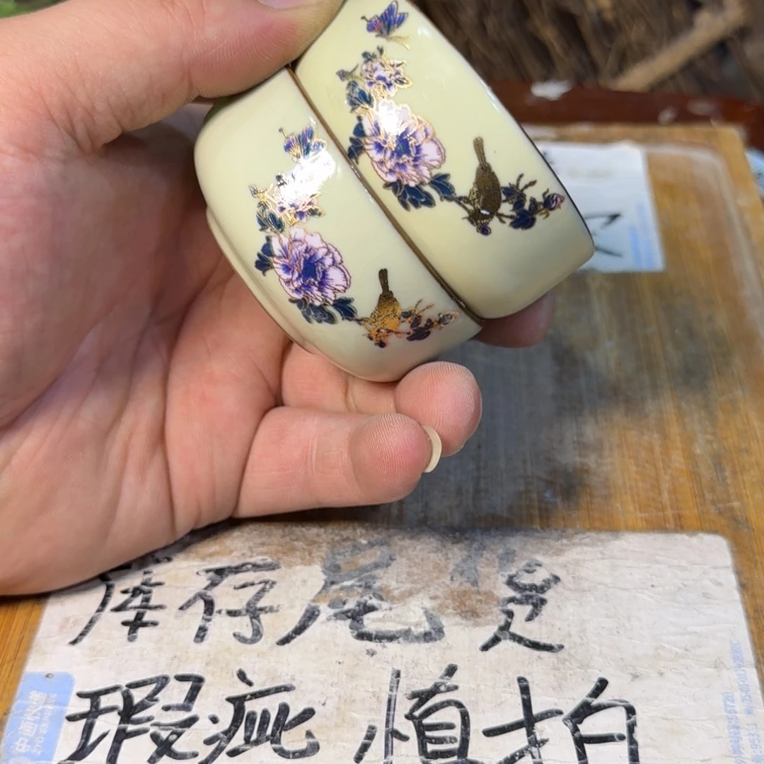 微瑕疵介意勿拍陶瓷器皿F284