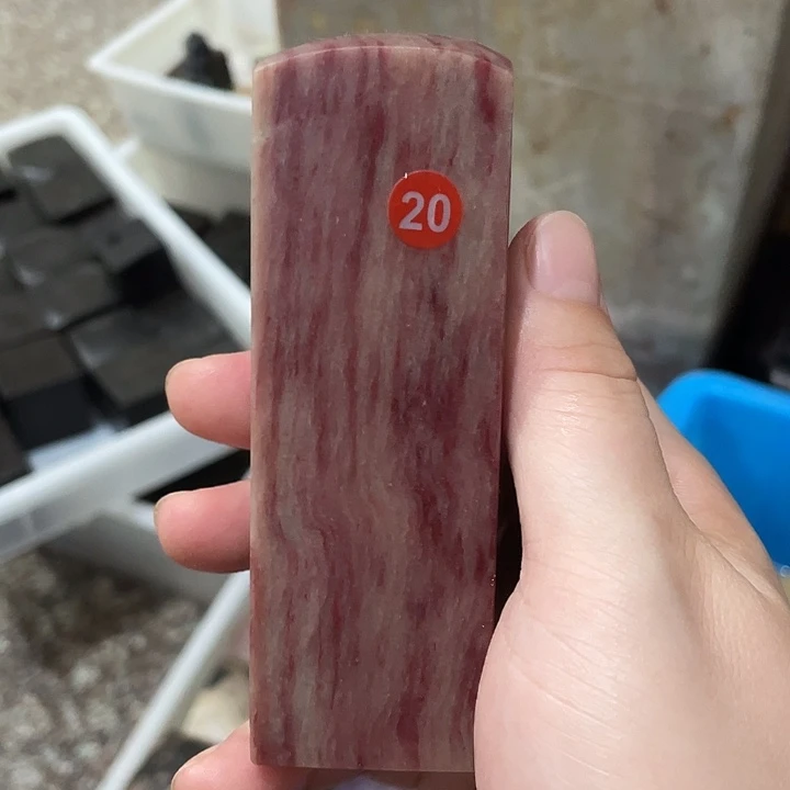 云南石桂林鸡血石，刀感偏硬的
