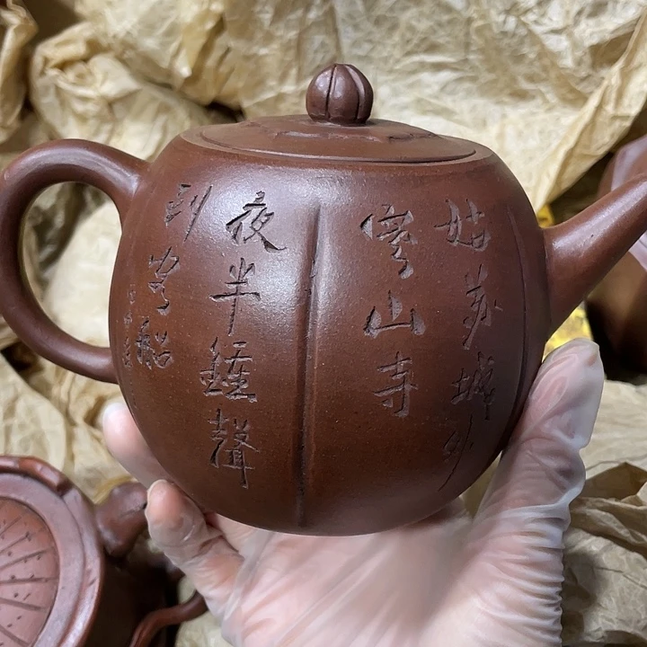 茶壶紫砂原矿泥料，手工制作一把紫砂壶。