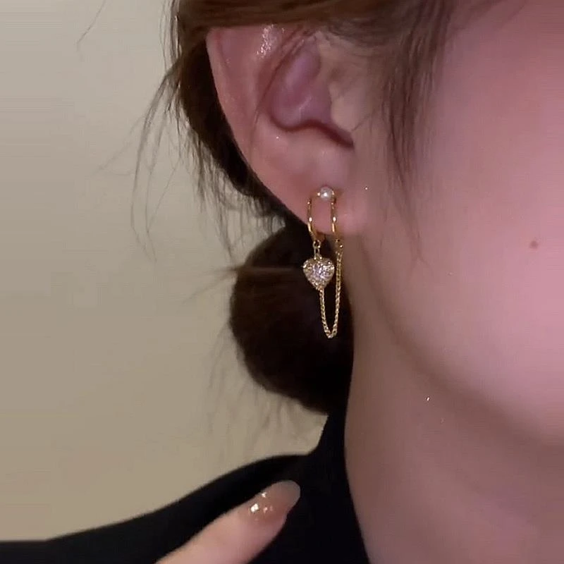 OLOIU 铁合金仿珍珠耳饰 轻奢高级感爱心珍珠耳钉2025小众设计女