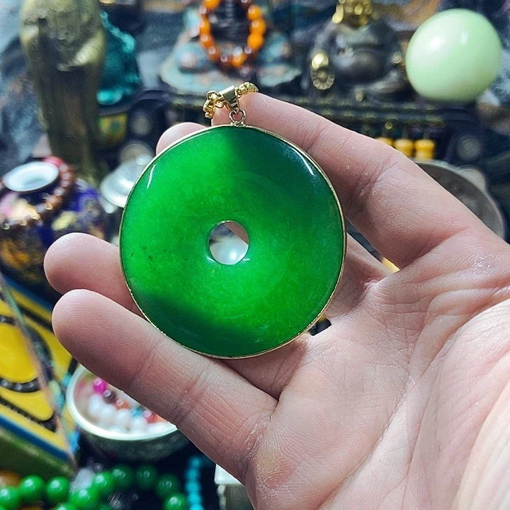 翡翠挂件未镶嵌主播的节目有多精彩