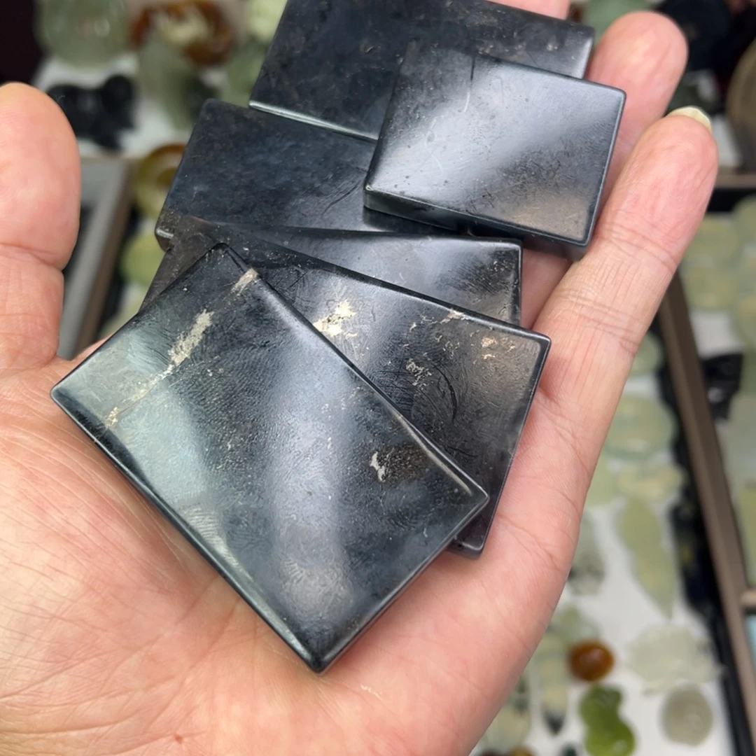 岫玉未镶嵌颈饰一物一拍