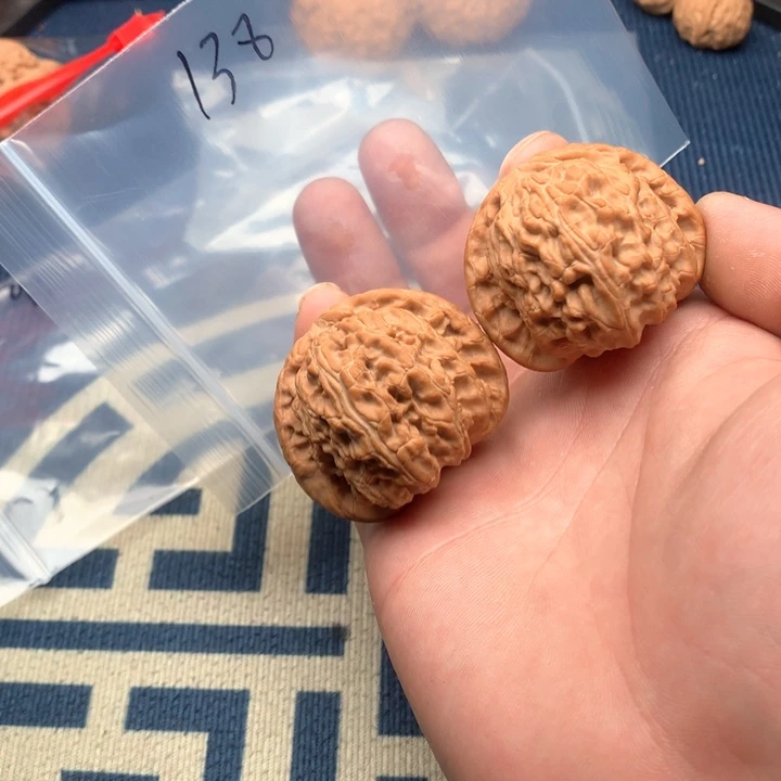 文玩核桃吊坠暮**里45白狮子138