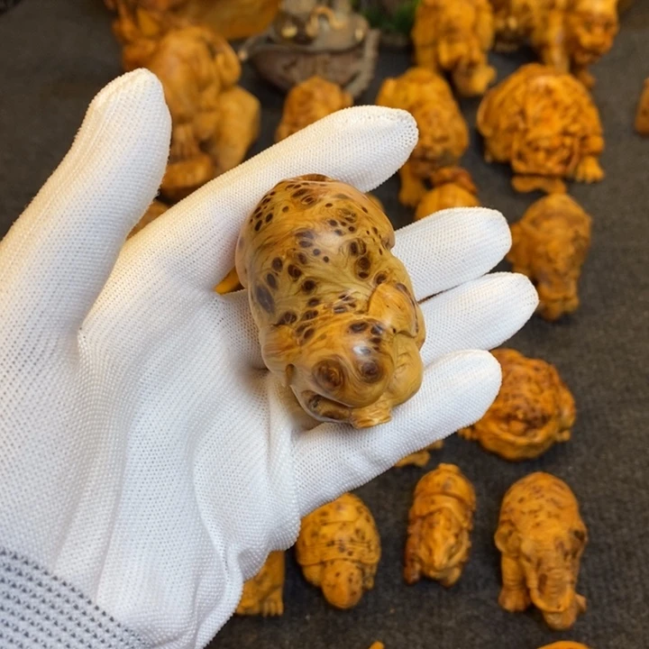 柏木自**者小猪手把件