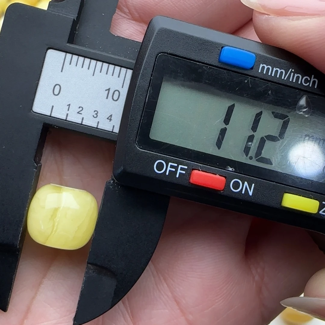 蜜蜡未镶嵌裸石微微瑕老型