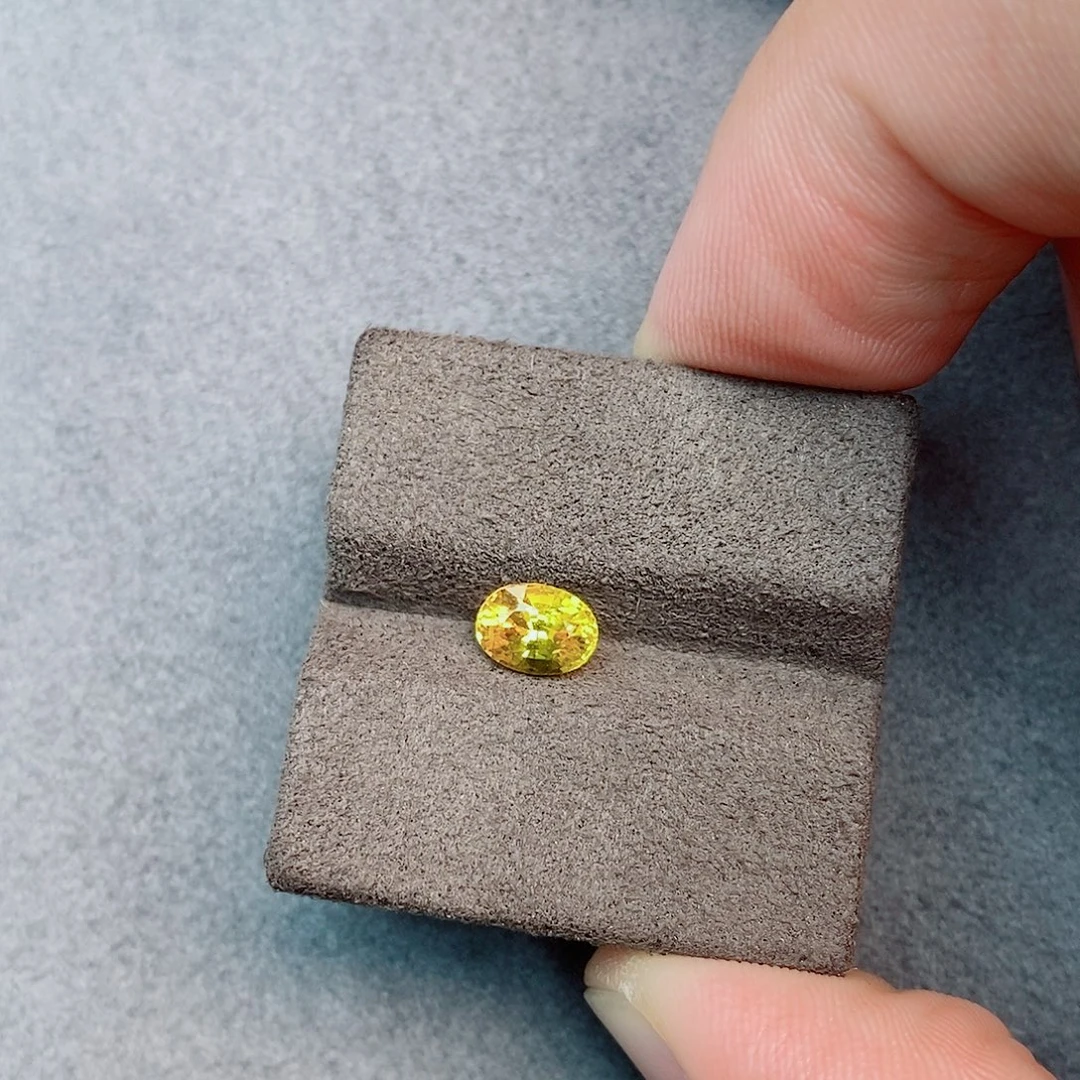 彩色蓝宝石裸石1.12ct 金丝雀
