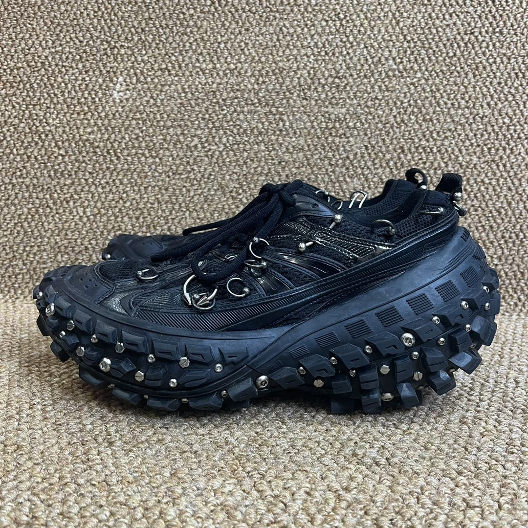 99新 Balenciaga/巴黎世家 蔚蓝/黑色铆钉轮胎鞋/42码LZ1214Y0892