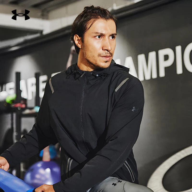 安德玛男装梭织连帽夹克新款户外运动上衣防泼水休闲外套1370494