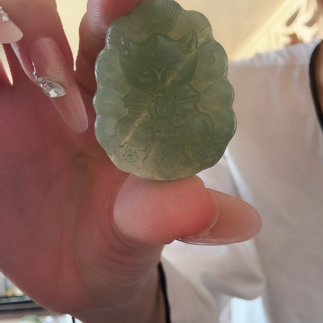 蛇纹石玉狐狸微瑕不退换未镶嵌