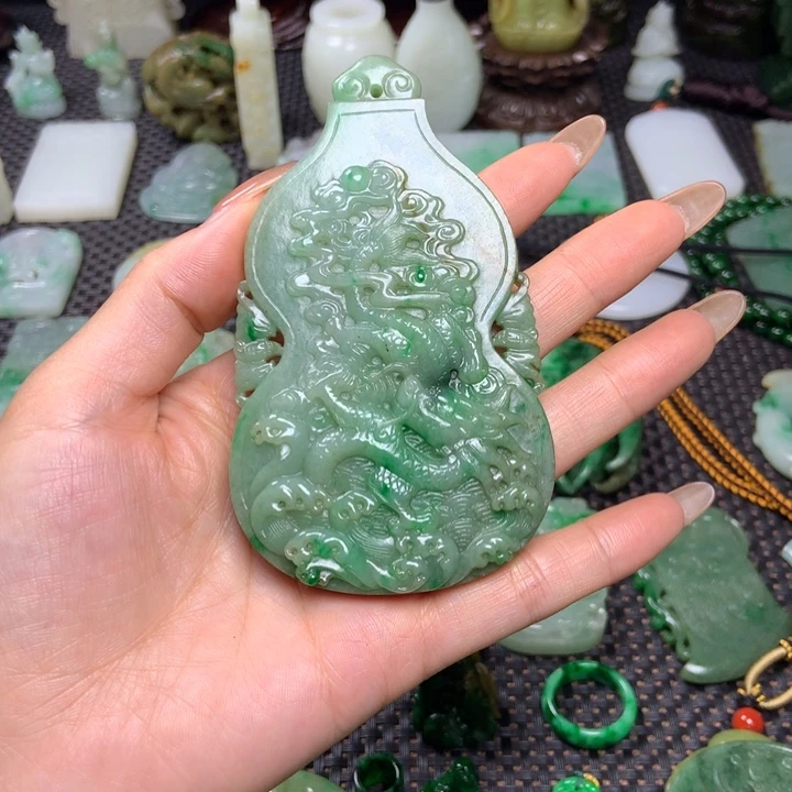 华***人未镶嵌挂件翡翠清