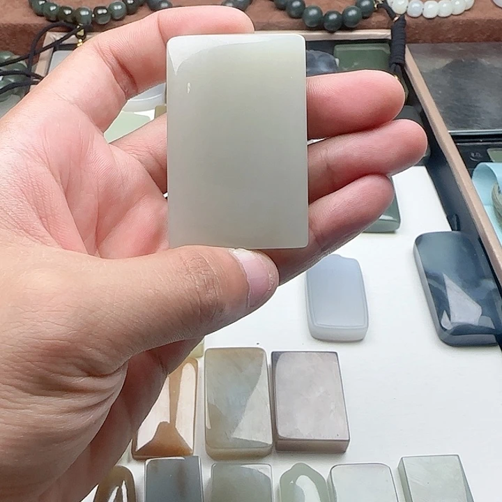 和田玉未镶嵌颈饰?****签