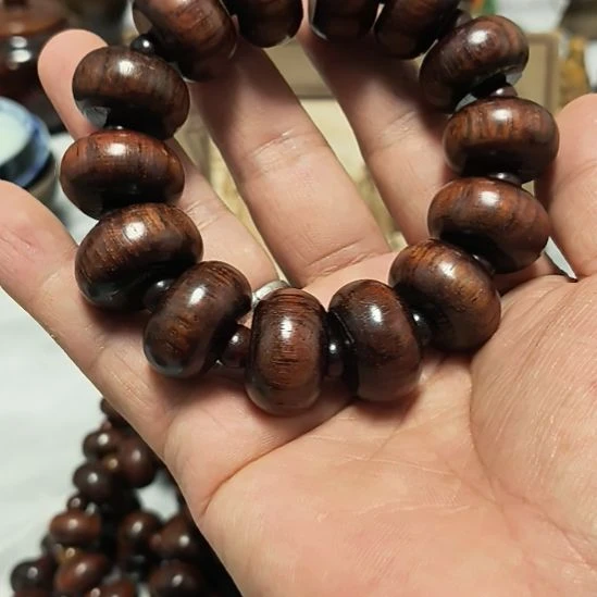 君***心一串老的算盘珠子